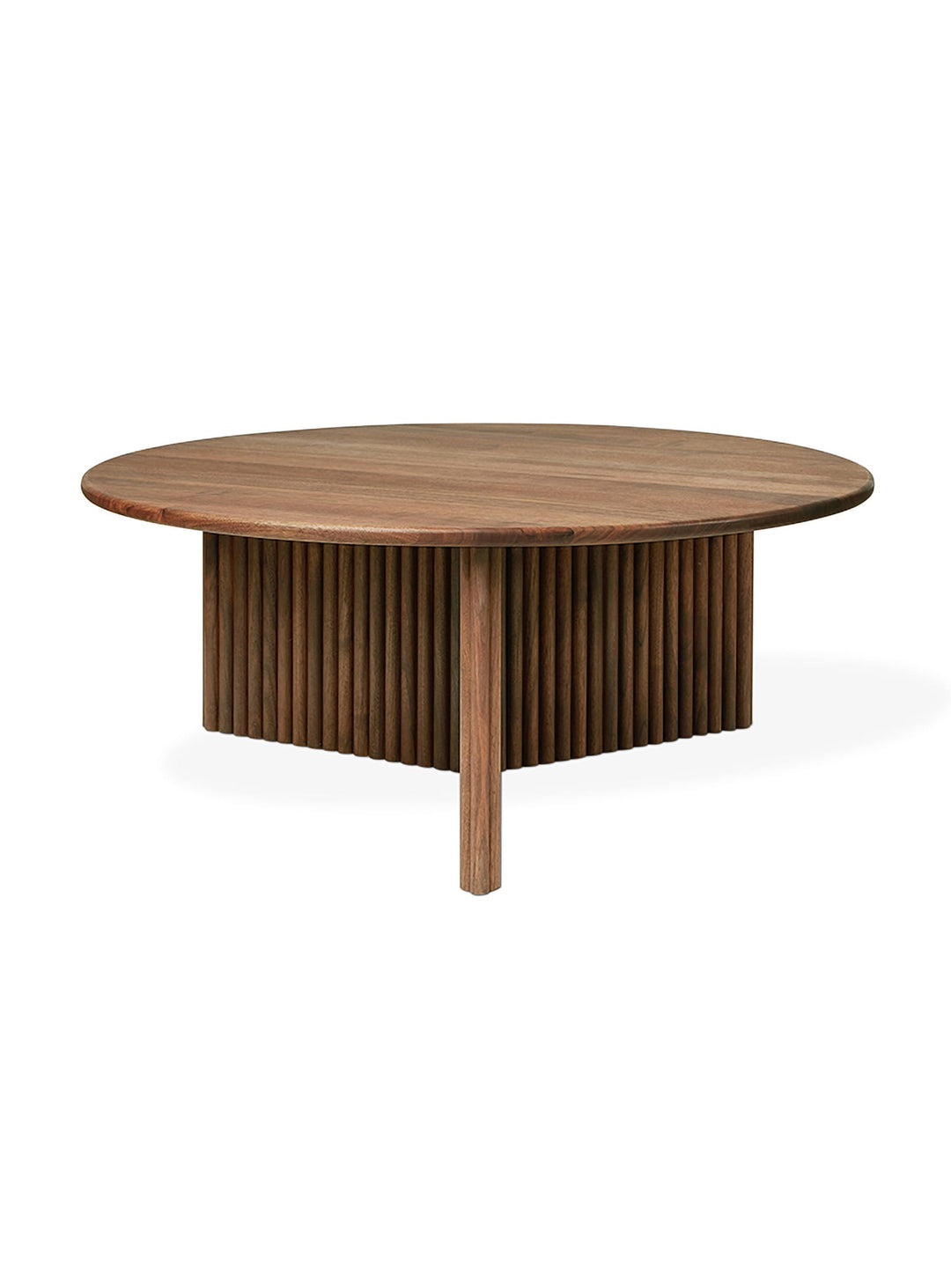 La table à café Odeon de Gus* Modern s’associe à la table d’appoint Odeon pour un duo élégant. noyer