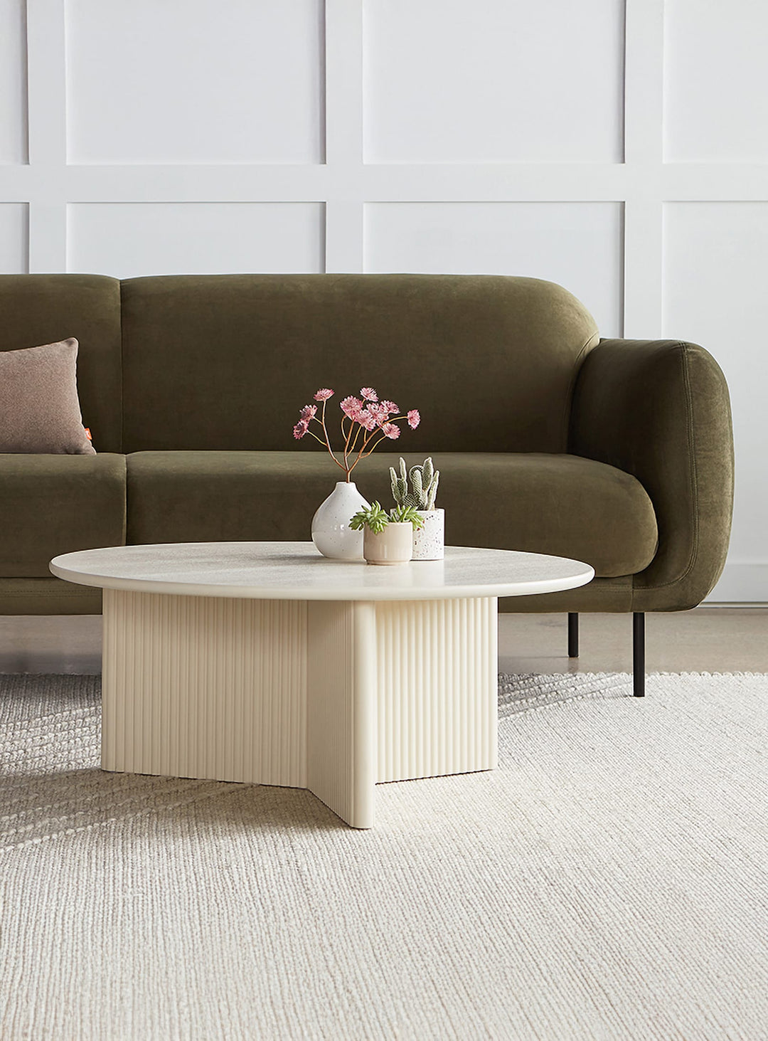 La table à café Odeon de Gus* Modern marie lignes modernes et charme classique. perle