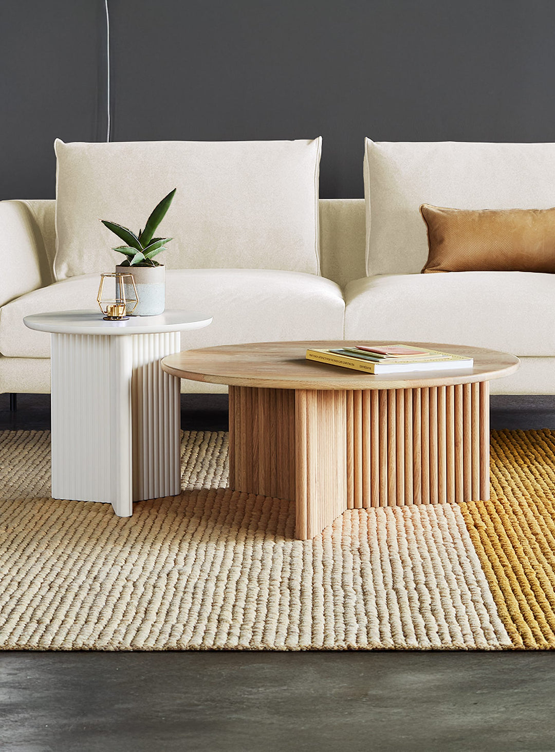 La table à café Odeon de Gus* Modern est une pièce chic, durable et intemporelle. chene blanc