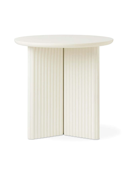 La table d’appoint Odeon de Gus* Modern allie élégance, équilibre et design raffiné. perle