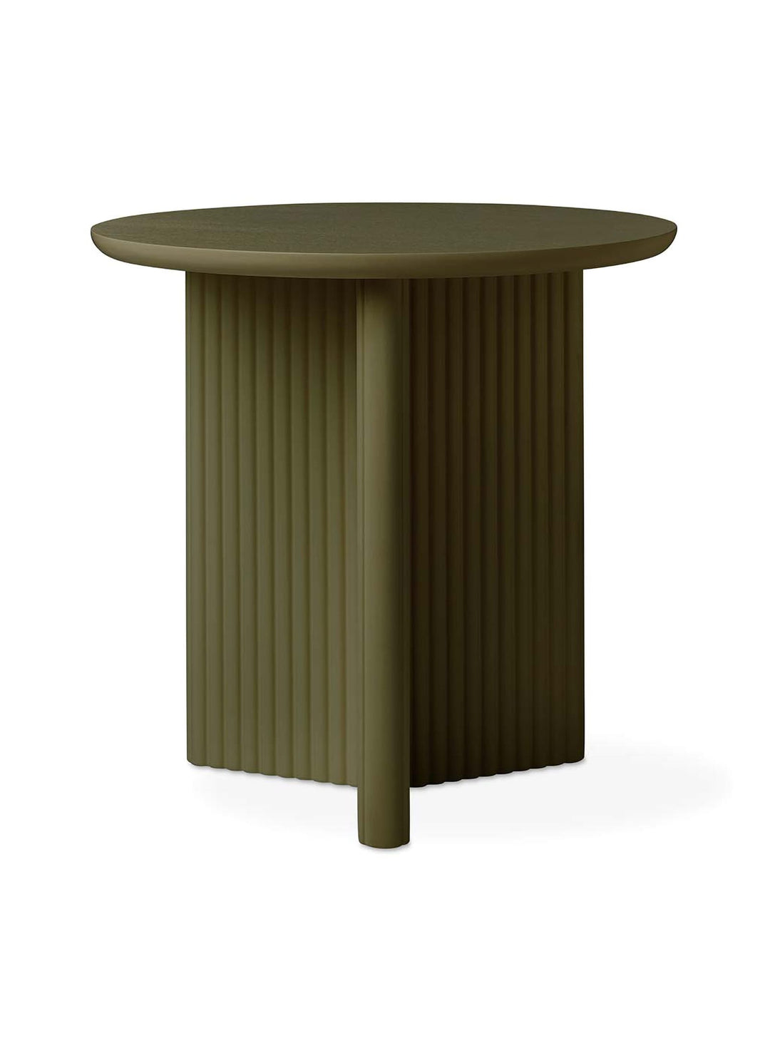 La table d’appoint Odeon de Gus* Modern combine lignes douces et structure sculpturale. olive