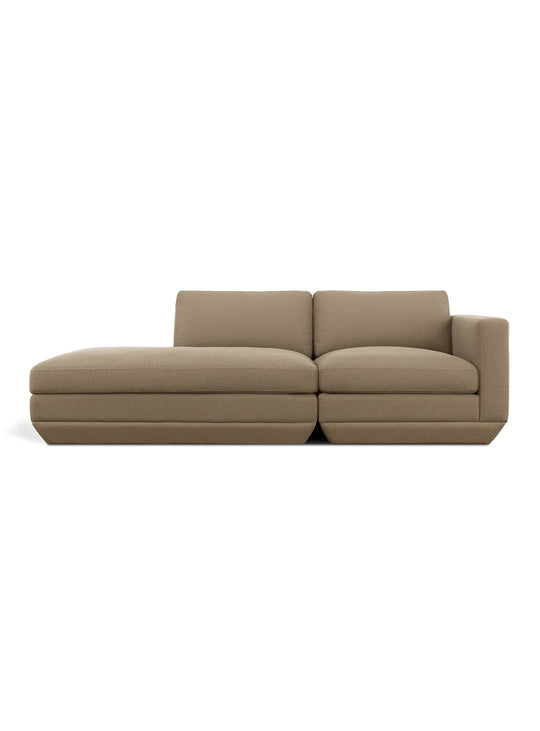 Sofa Gus* Modern Podium : confort enveloppant, lignes sculpturales et modules évolutifs pour le salon. merino mocha