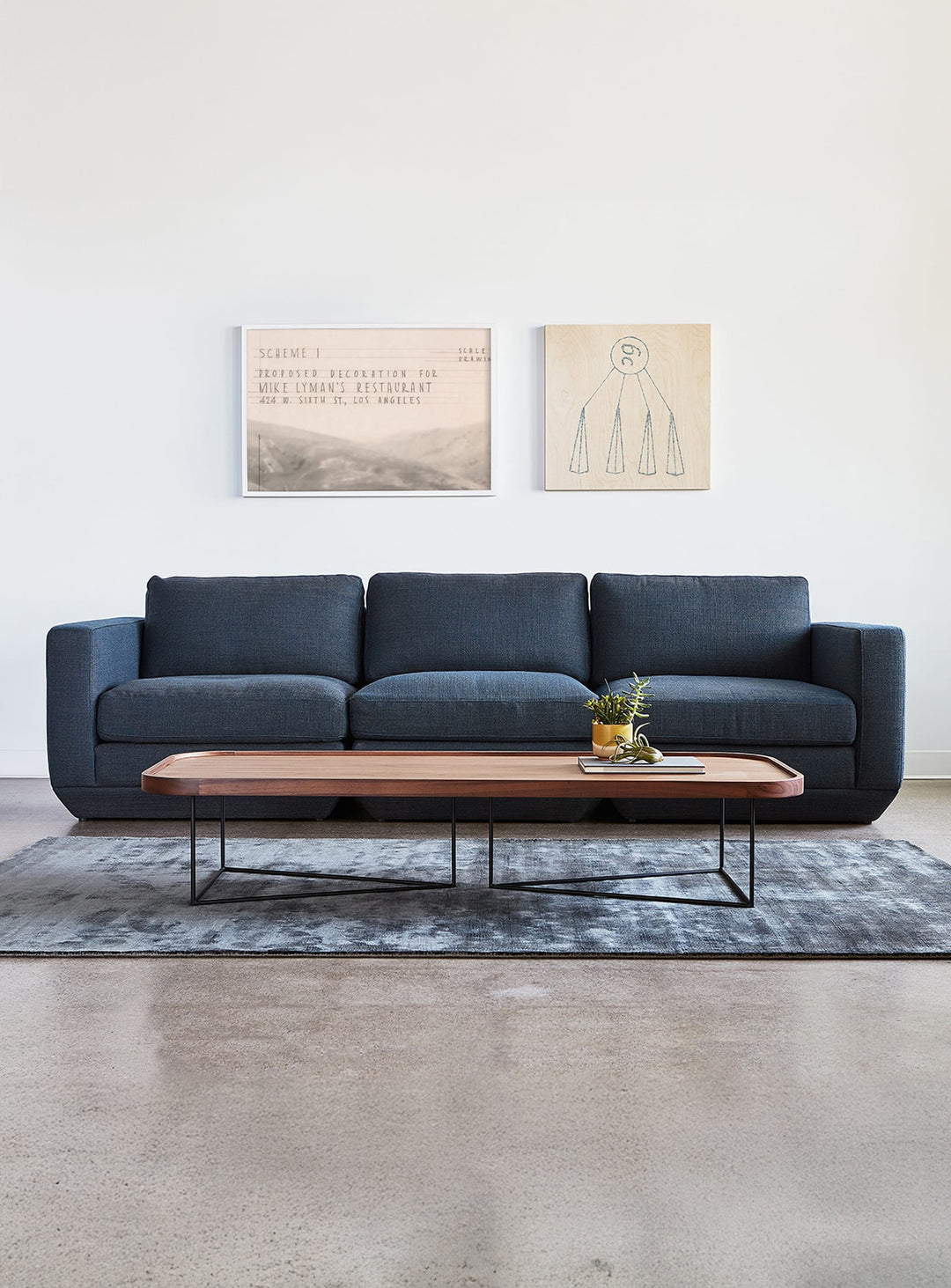 Sofa 3 places Gus* Modern Podium, design modulaire et confort luxueux. hanson navy
