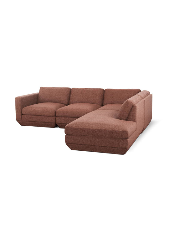 Sofa sectionnel Gus* Modern Podium : quatre places confortables dans une configuration modulable et sculpturale. regency beet