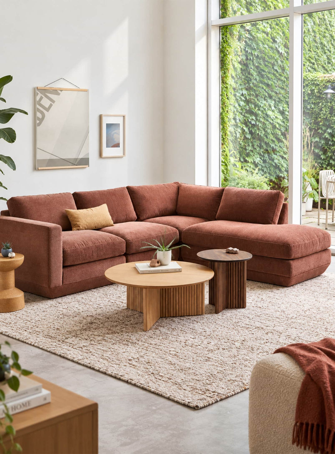 Sofa sectionnel Gus* Modern Podium : confort, flexibilité et design réunis dans une configuration 4 places. regency beet