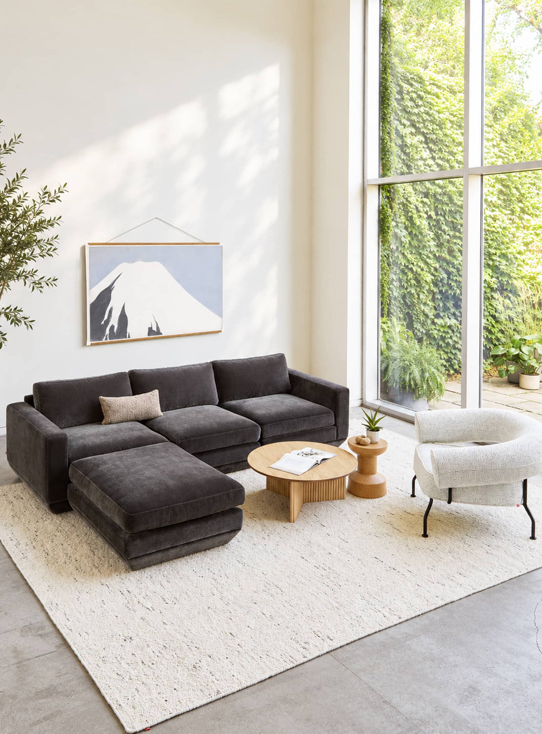 Sofa sectionnel Gus* Modern Podium : un canapé 4 places modulable avec ottoman et confort généreux. bastille lennox