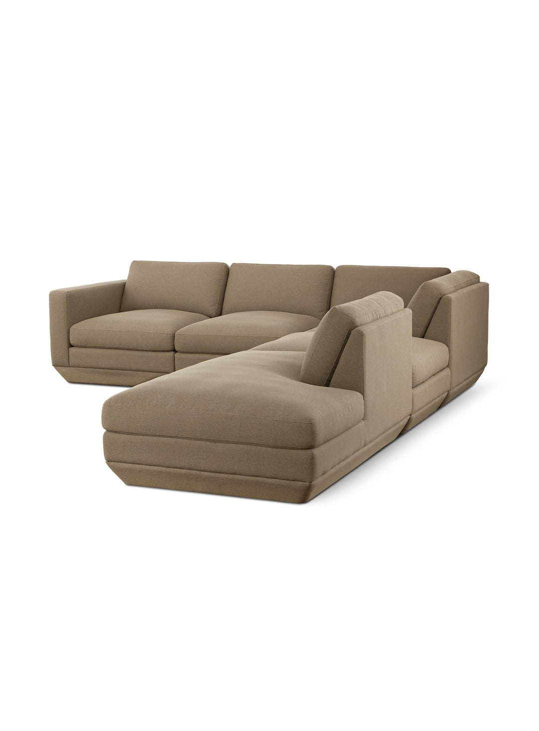 Sofa sectionnel Gus* Modern Podium : un système d’assises flexible avec modules d’angle, lounges et ottomans. merino mocha