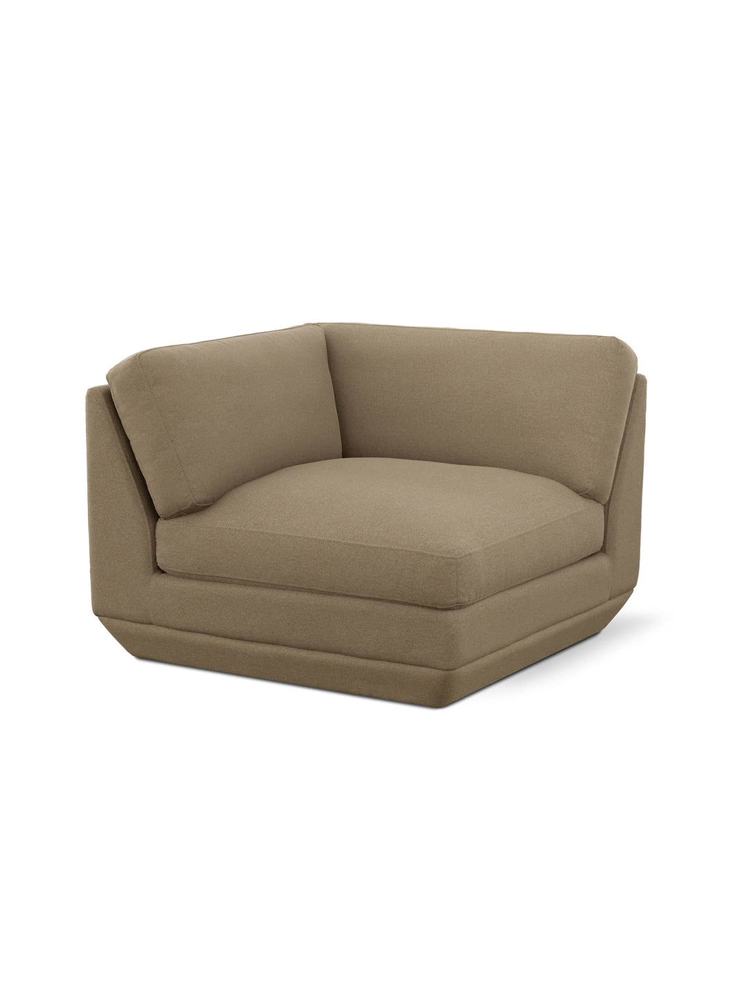 Module de coin Gus* Modern Podium : une assise modulable idéale pour structurer un grand sofa contemporain. merino mocha