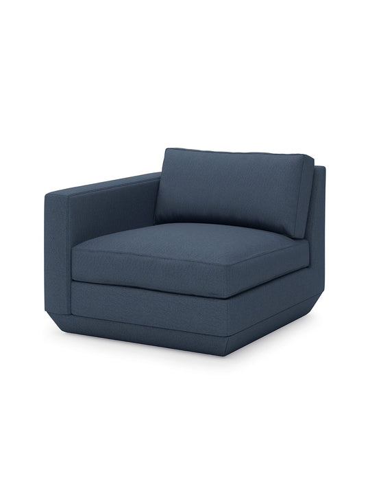 Collection Podium de Gus* Modern, idéale pour un espace accueillant. hanson navy