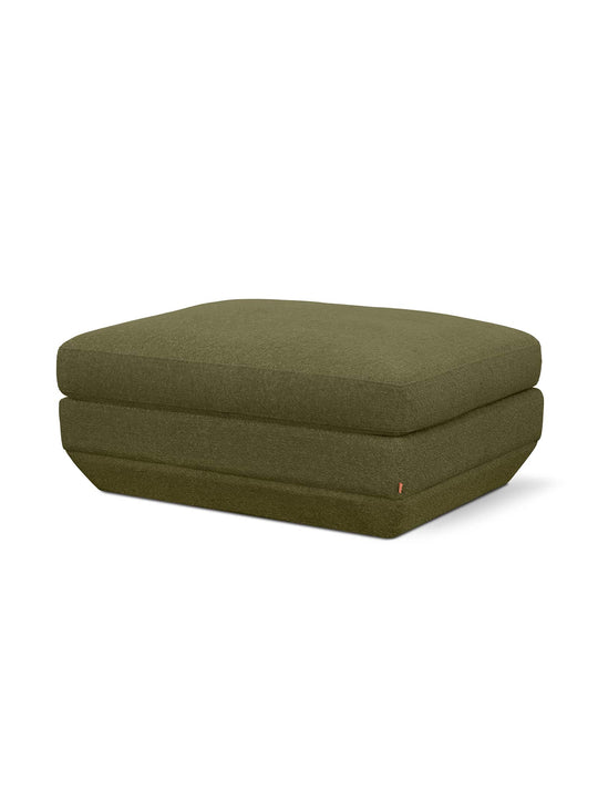 Ottoman Gus* Modern Podium : un module polyvalent au design moderne, idéal comme repose-pieds ou siège d’appoint. copenhagen terra