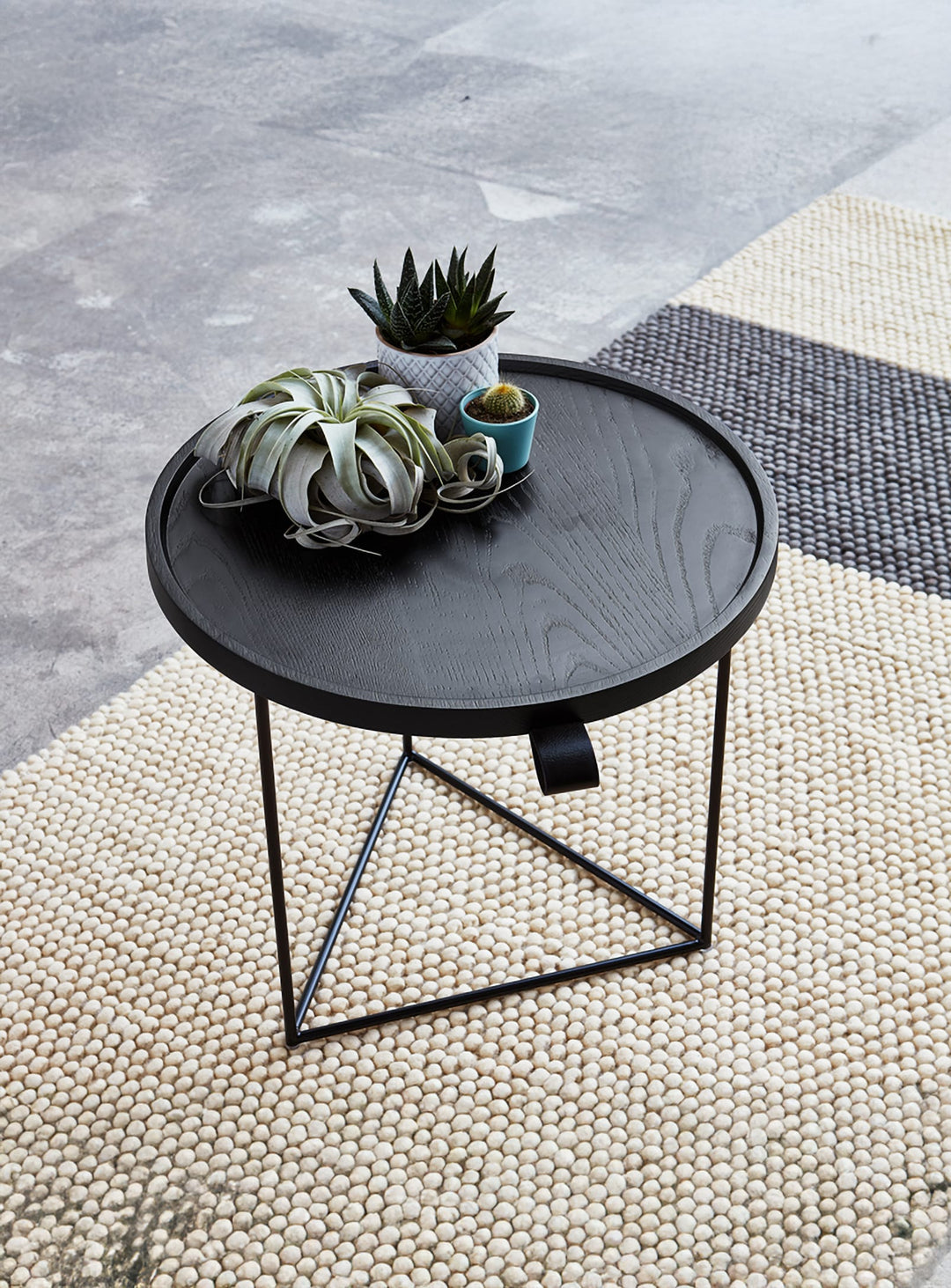 Table d’appoint Porter Gus* Modern : design épuré et raffiné. frene noir