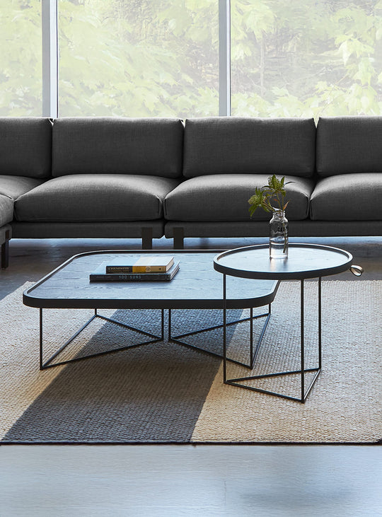 Porter Gus* Modern : table à café carrée en bois et métal aérien. frene noir