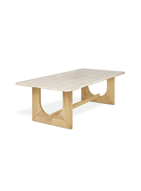 Élégante et intemporelle, la table à café Portico de Gus* Modern séduit par son design. Chene.