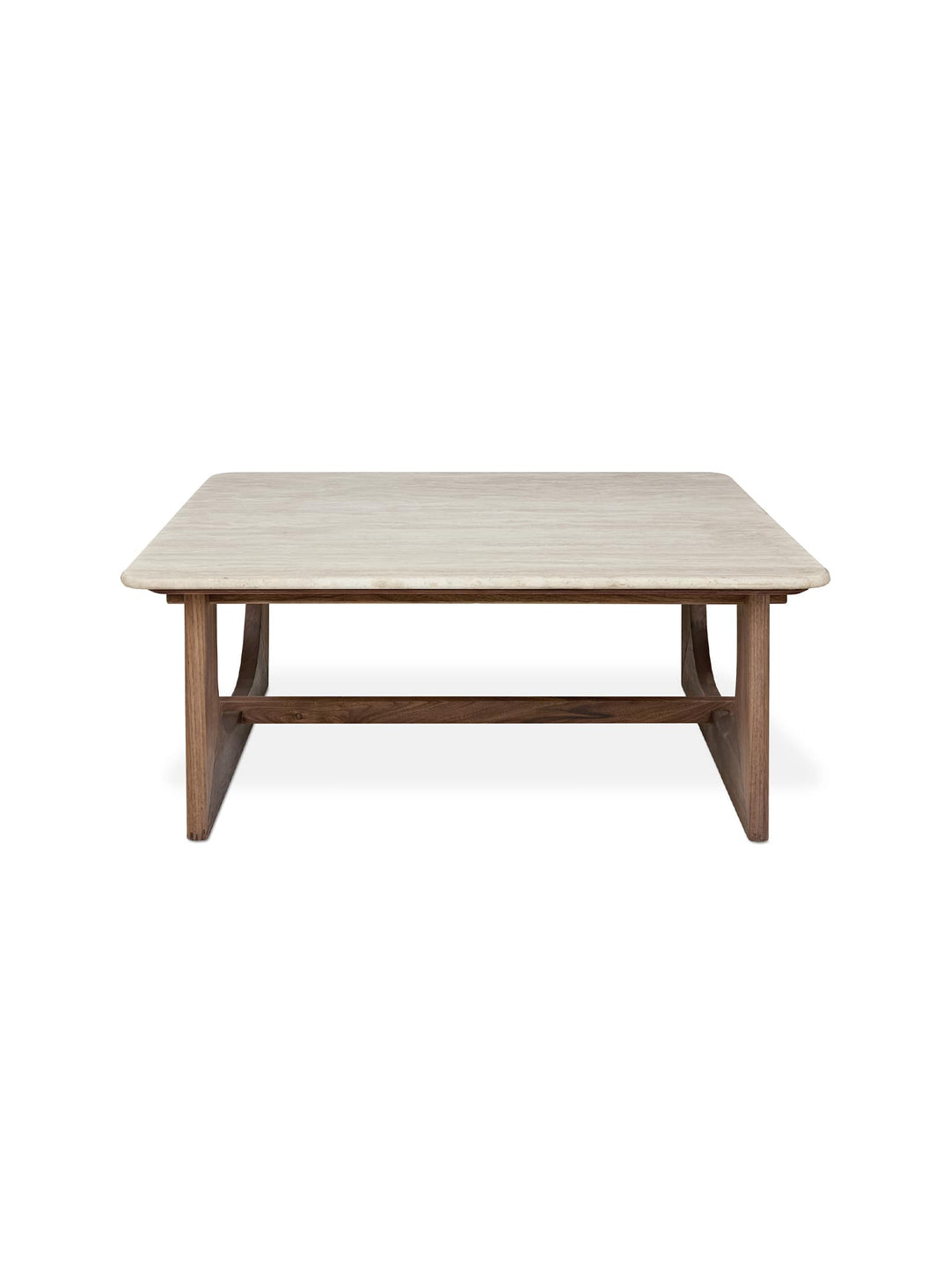 Chaque table à café Portico de Gus* Modern est unique grâce à son plateau en travertin. Noyer.