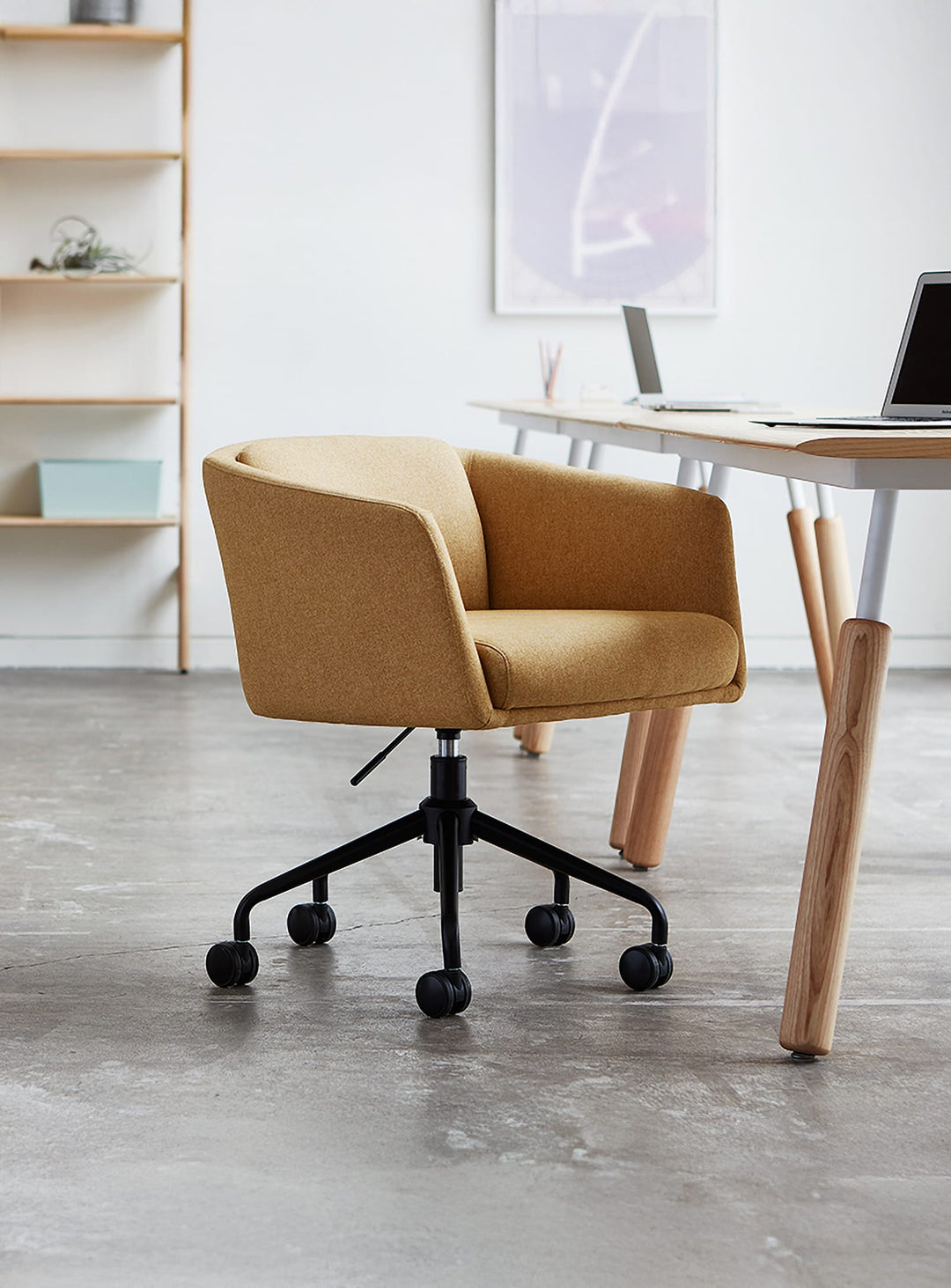 Chaise de bureau Radius Gus* Modern, mobilité fluide grâce au pivotement. stockholm camel