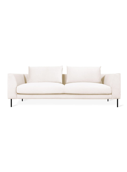 Sofa Renfrew de Gus* Modern, design minimaliste et élégance moderne. merino cream