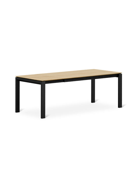Table à dîner Gus* Modern Revell : une table extensible élégante avec rallonges dissimulées et finitions soignées. chene