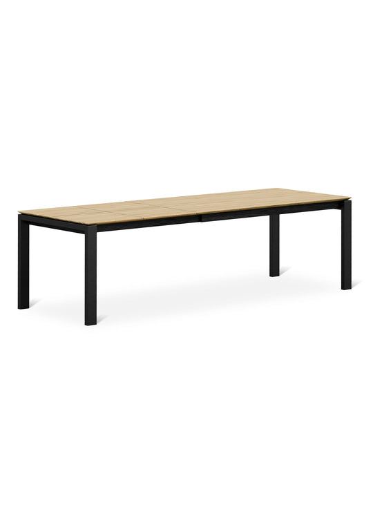 Table à dîner Gus* Modern Revell : une table polyvalente et extensible idéale pour le quotidien comme pour recevoir. chene