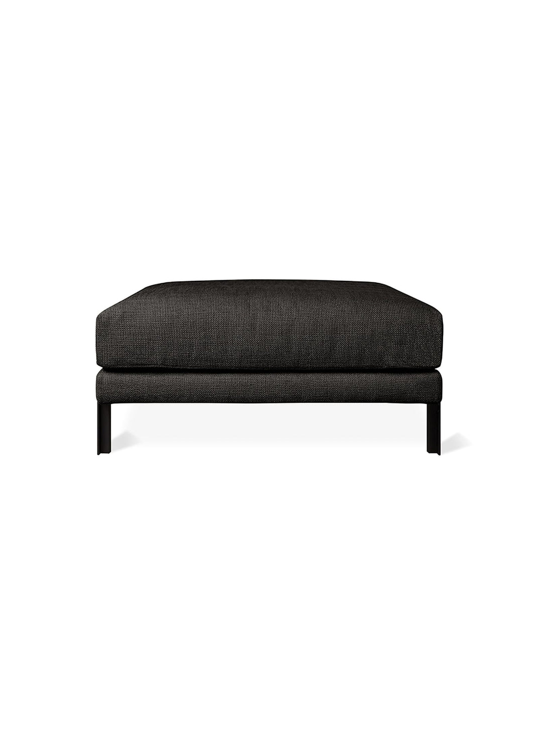 Ottoman Silverlake de Gus* Modern, design minimaliste et allure accueillante. Andorra espresso 