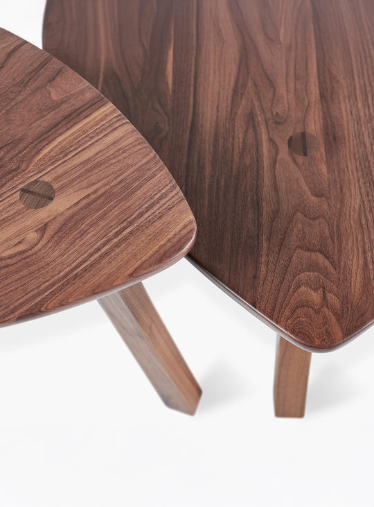 Solana Gus* Modern : table chic au style rétro moderne. noyer