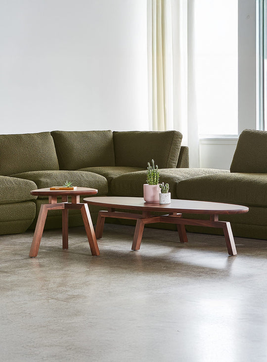 Gus* Modern Solana : table à café ovale moderne et chaleureuse. noyer