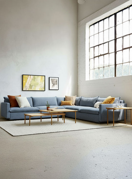 Sofa bi-sectionnel Gus* Modern Sola, design côtier et lignes contemporaines. maberly storm