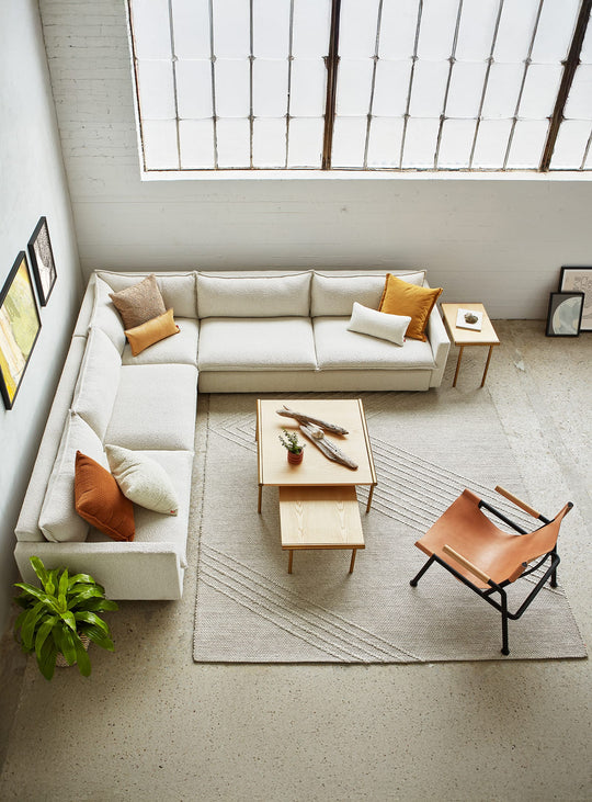 Sofa bi-sectionnel Gus* Modern Sola, douceur nuage et confort luxueux. node alabaster