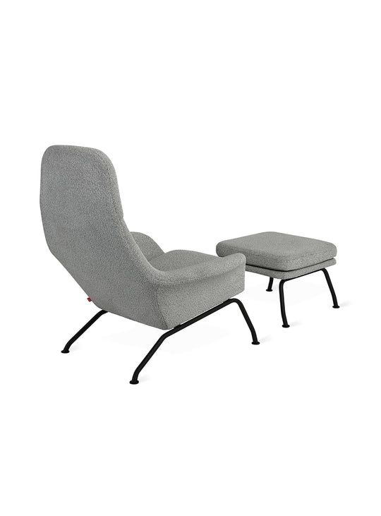 Fauteuil et ottoman Tallinn de Gus* Modern, élégance scandinave intemporelle.