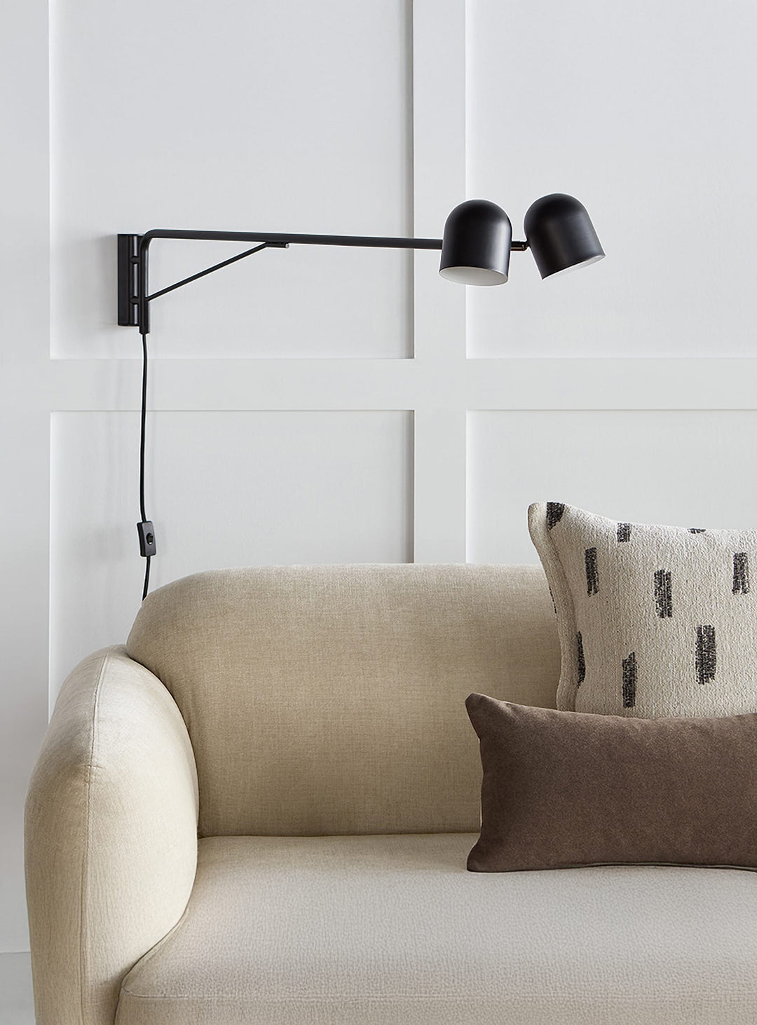 Lampe murale Tandem Gus* Modern, design minimaliste et têtes réglables. noir