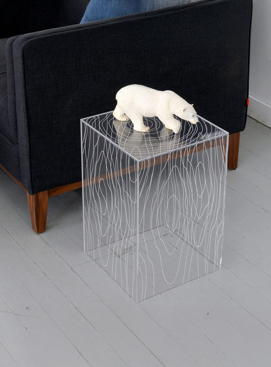 Table d'appoint Timber Gus* Modern : design bois et acrylique transparent.