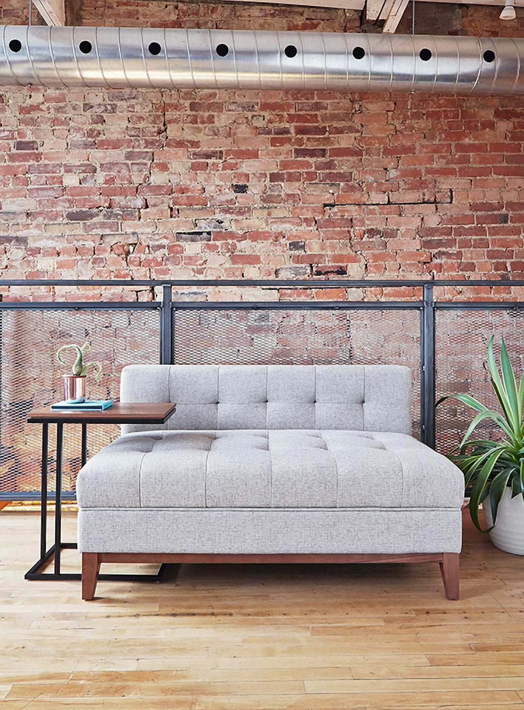 Tobias Gus* Modern : tables d’appoint et de nidification design et polyvalentes. noyer