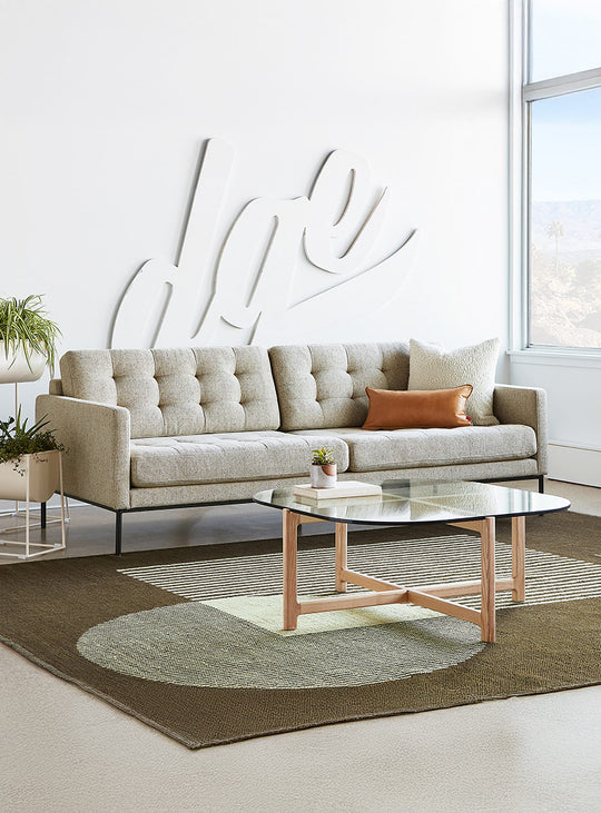 Sofa Gus* Modern Towne, profil élancé et style Mid-century moderne. Funfetti Linen