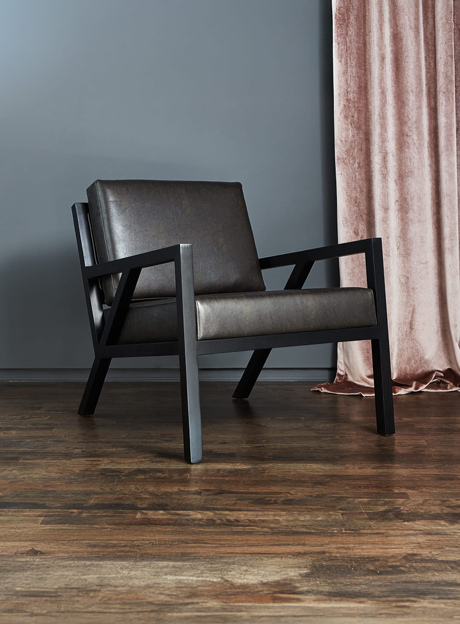 椅子(チェア)・スツール Truss world Collection / Truss 1 Chair Truss, Wooden Armchairs and Fabric or Leather Cushions by Gus