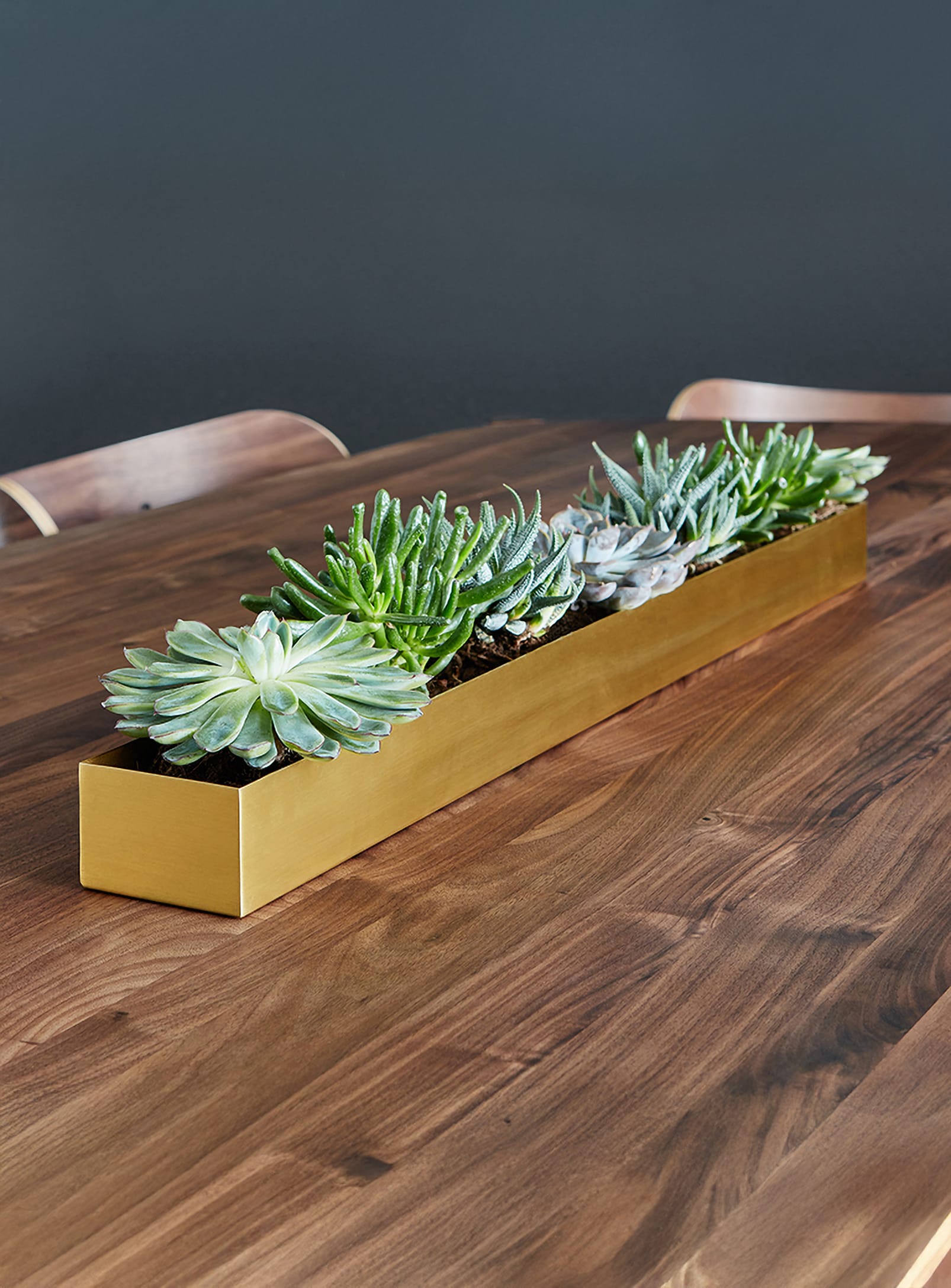 Vessel: metal planter - Gus* modern – Nüspace