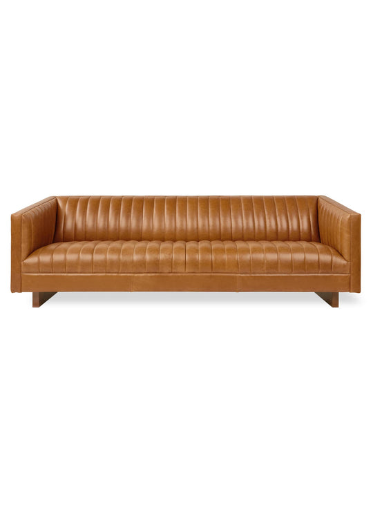 Sofa cuir Gus* Modern Wallace : style Chesterfield revisité avec modernité. Cuir tucson sienna