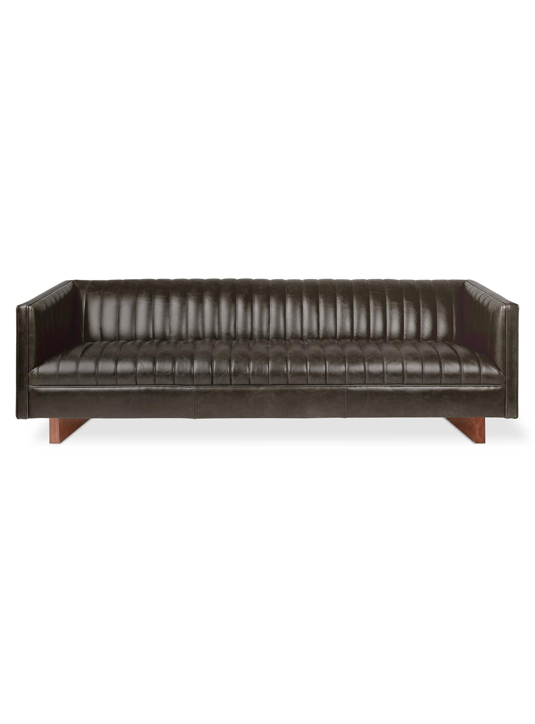 Sofa Wallace de Gus* Modern : cuir cannelé et base en bois élégante. Cuir noir.