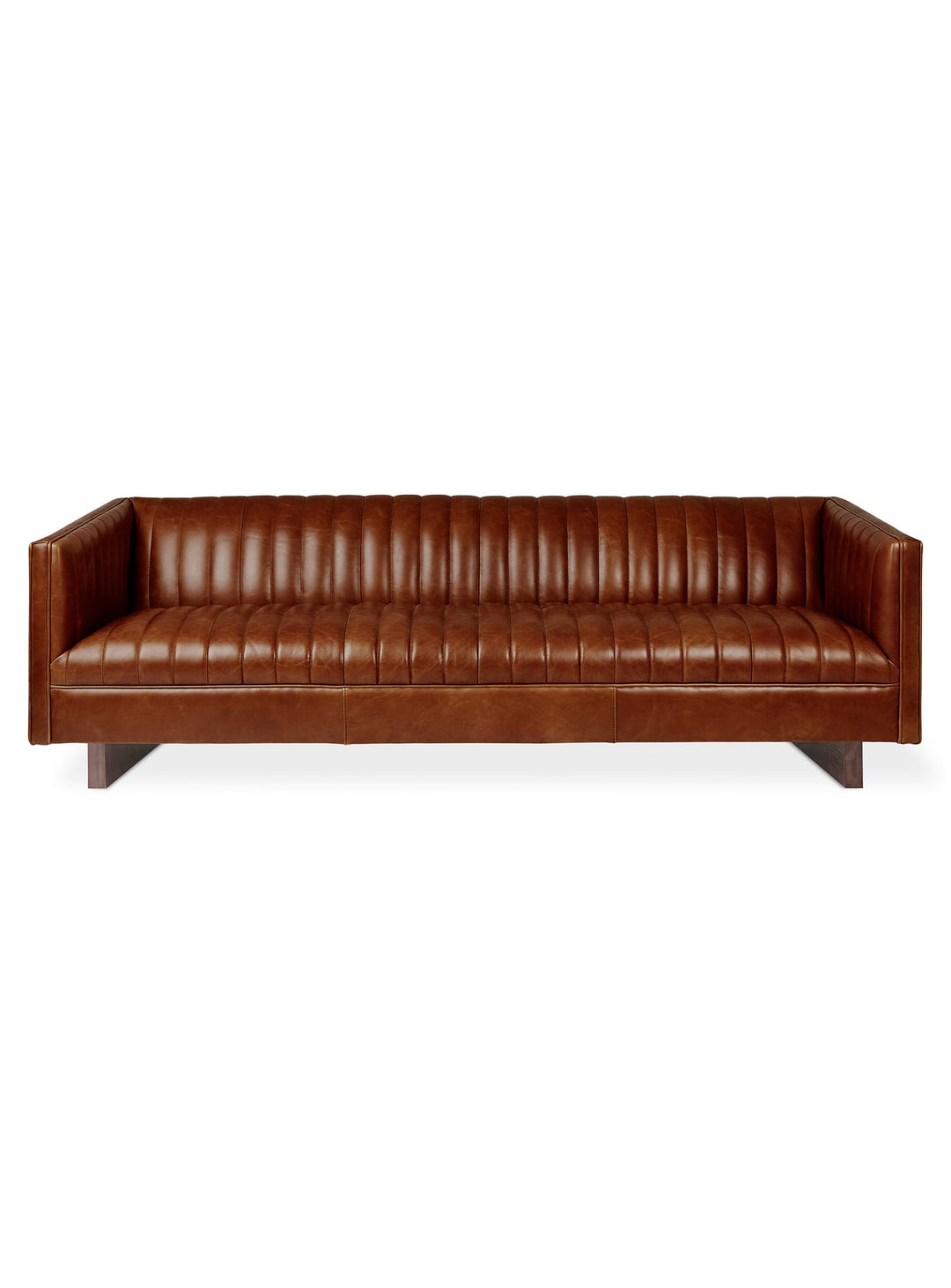 Sofa design Gus* Modern Wallace : charme anglais et touche moderne. Cuir brun.