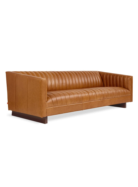 Sofa Wallace Gus* Modern : cuir vintage et esthétique raffinée. Cuir Tucson Sienna