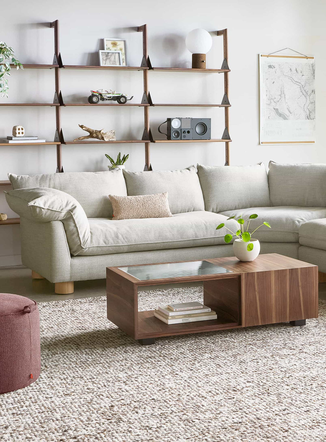 Sofa bi-sectionnel Gus* Modern Zoe : confort généreux, design moderne et large choix de tissus et coloris. sutton canvas