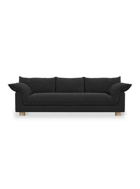 Sofa Gus* Modern Zoe : lignes douces, assise généreuse et finitions soignées pour un intérieur contemporain. node nocturne