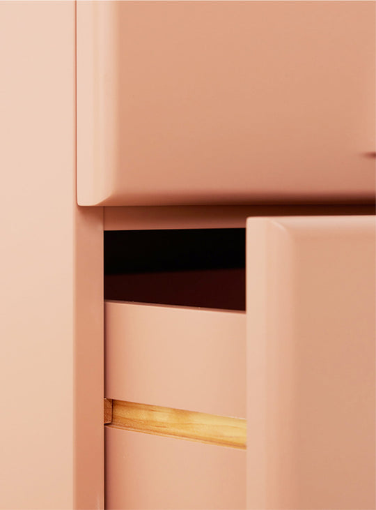 Commode à deux tiroirs HKliving, design sculptural et usage multiple au quotidien. blush