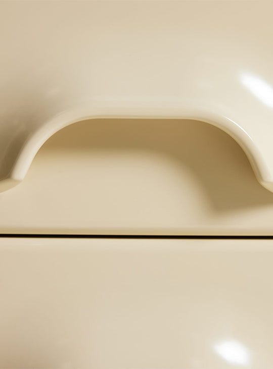 Commode à deux tiroirs HKliving, silhouette compacte et look moderne pour chambre ou salon. crème