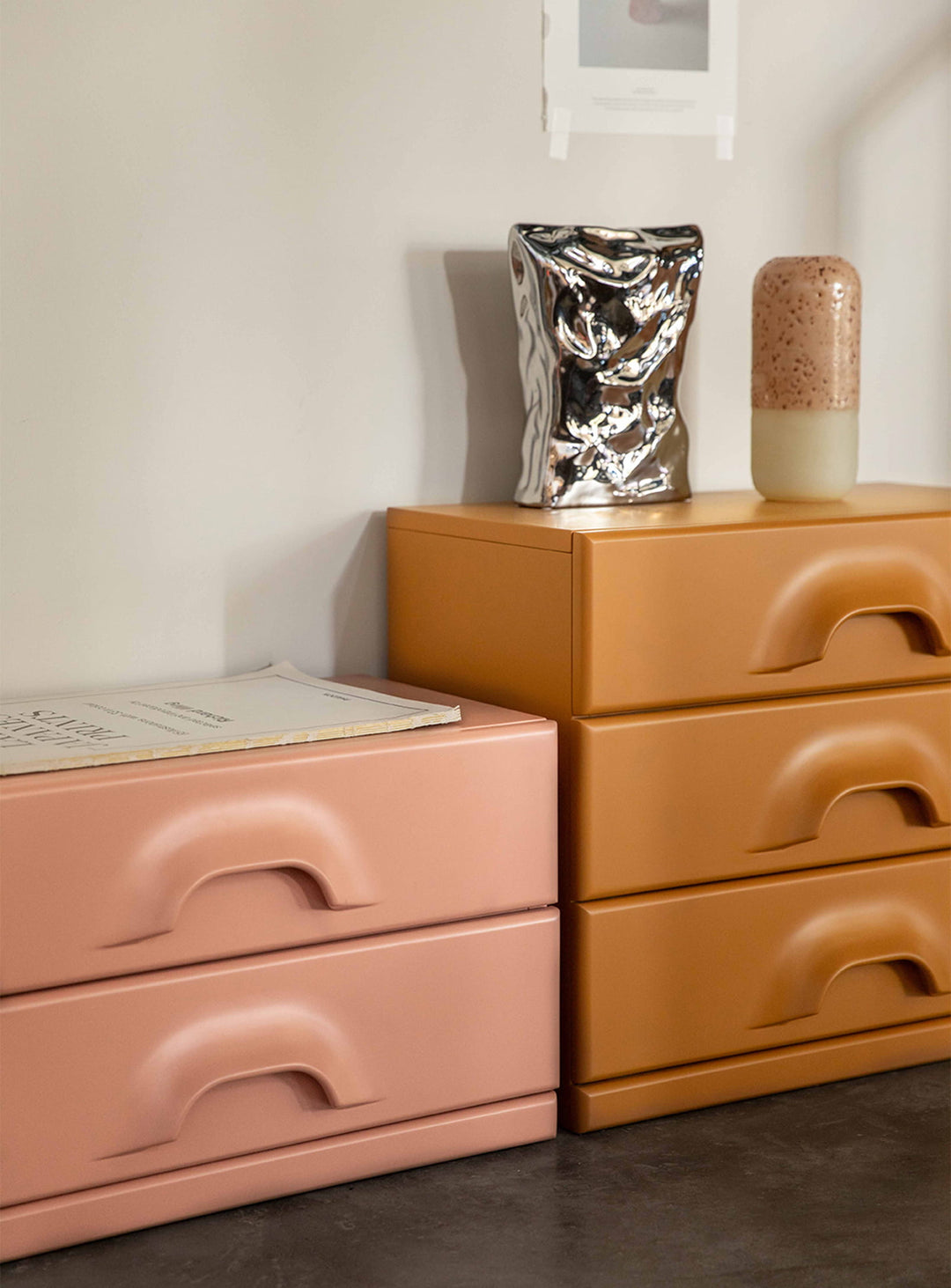 Commode à deux tiroirs HKliving, style minimaliste avec tiroirs spacieux et fluides. blush