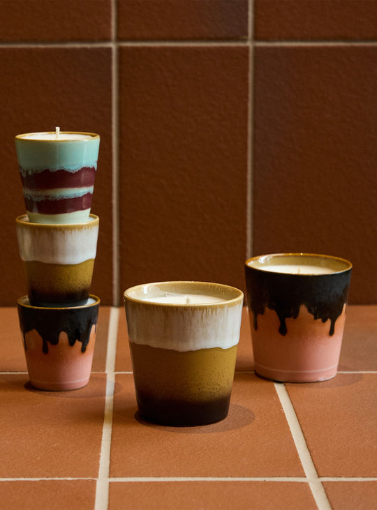 Bougies 70’s HKliving, bougie parfumée rétro qui se transforme en tasse design.
