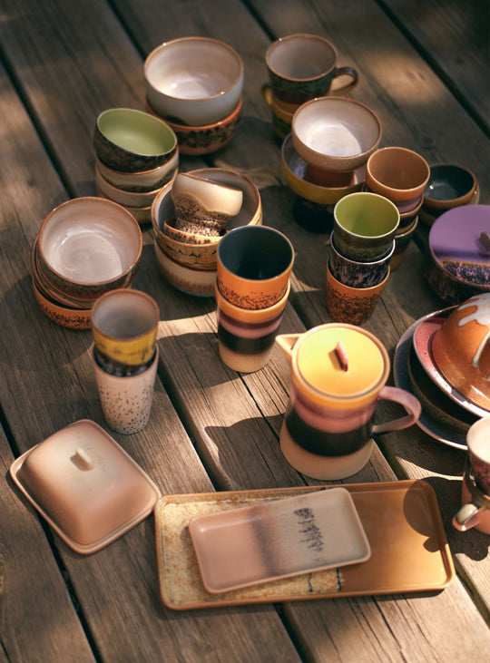 Plateau 70s Ceramics HKliving, parfait pour gâteaux et pâtisseries. sunbeam