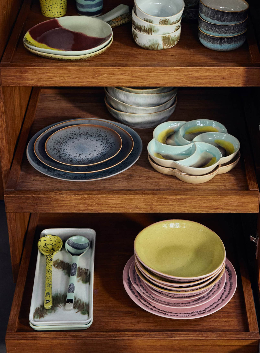 Plateau 70s Ceramics HKliving, art de la table au style rétro. tide