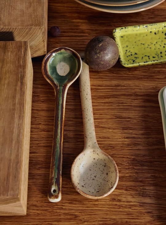 Cuillères de service en grès 70s Ceramics HKliving : finitions artisanales et caractère authentique. hills