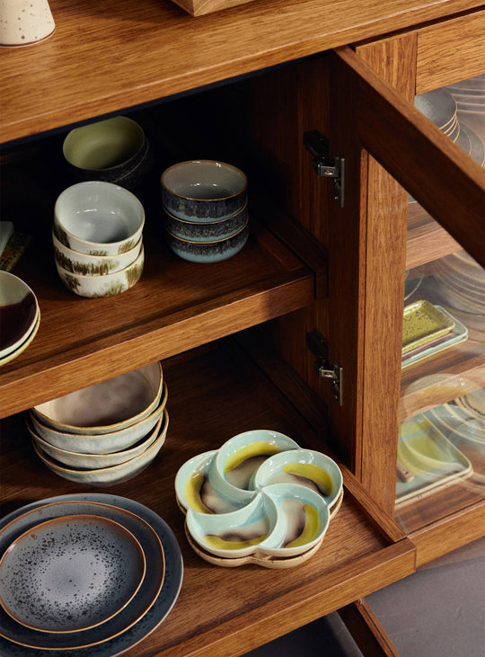 Plateau apéritif compartimenté 70s Ceramics HKliving en grès de qualité pour un usage quotidien. glint