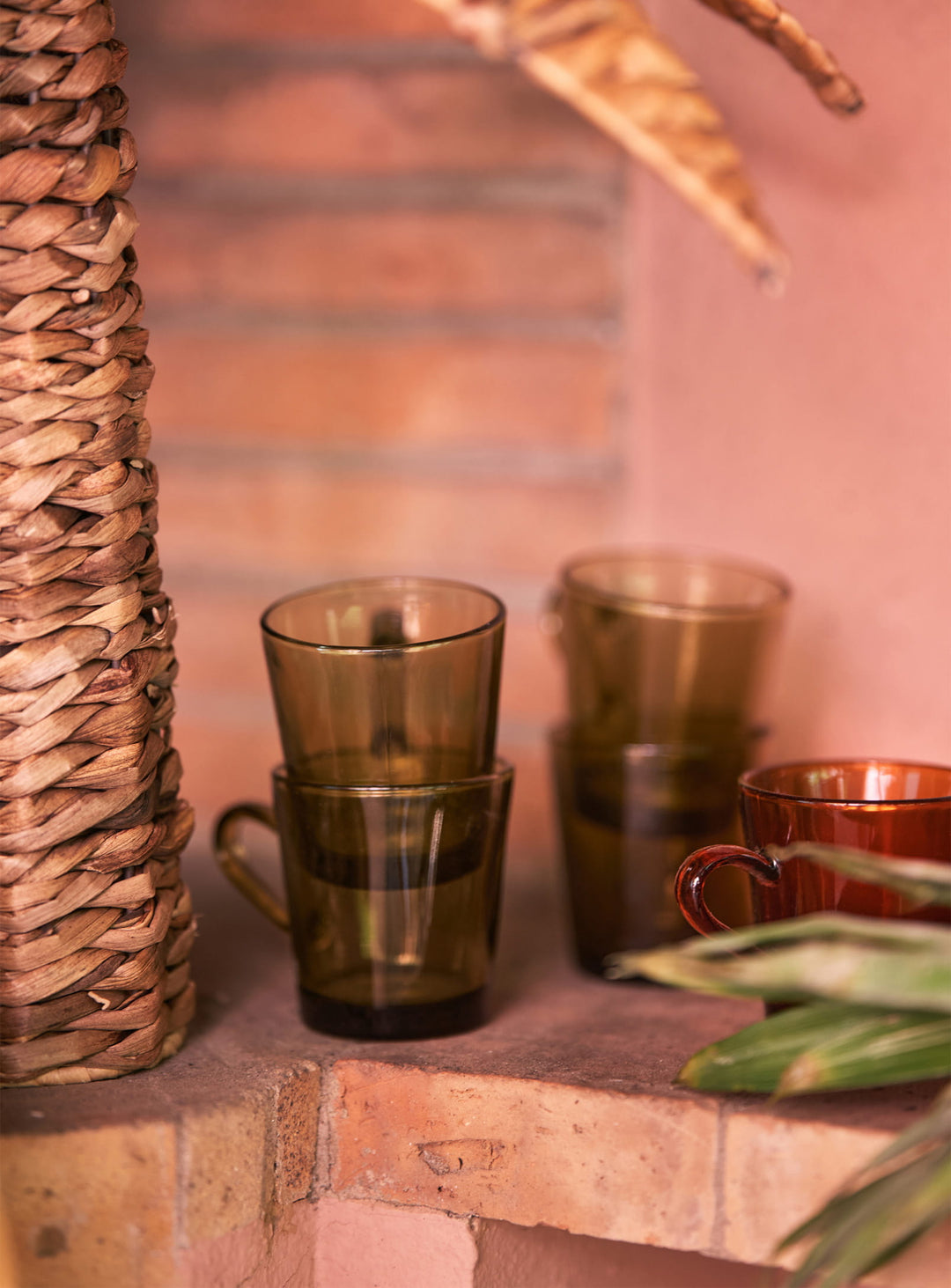 Tasses à café en verre 70s Glassware HKliving : lot de 4 tasses au style rétro et chaleureux. mud