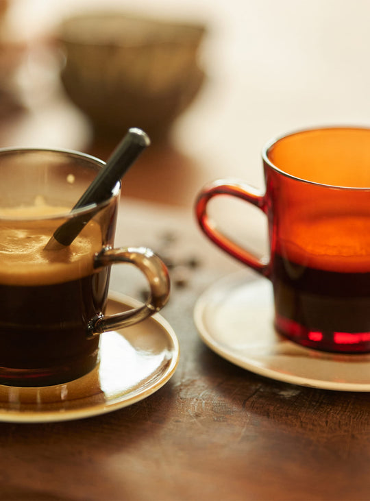 Tasses à café en verre 70s Glassware HKliving avec capacité de 230 ml, idéales au quotidien. amber